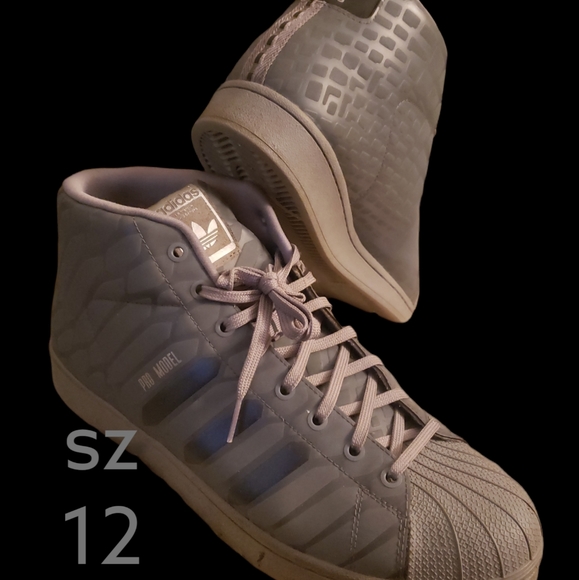 Mid-Top Adidas - Picture 1 of 4